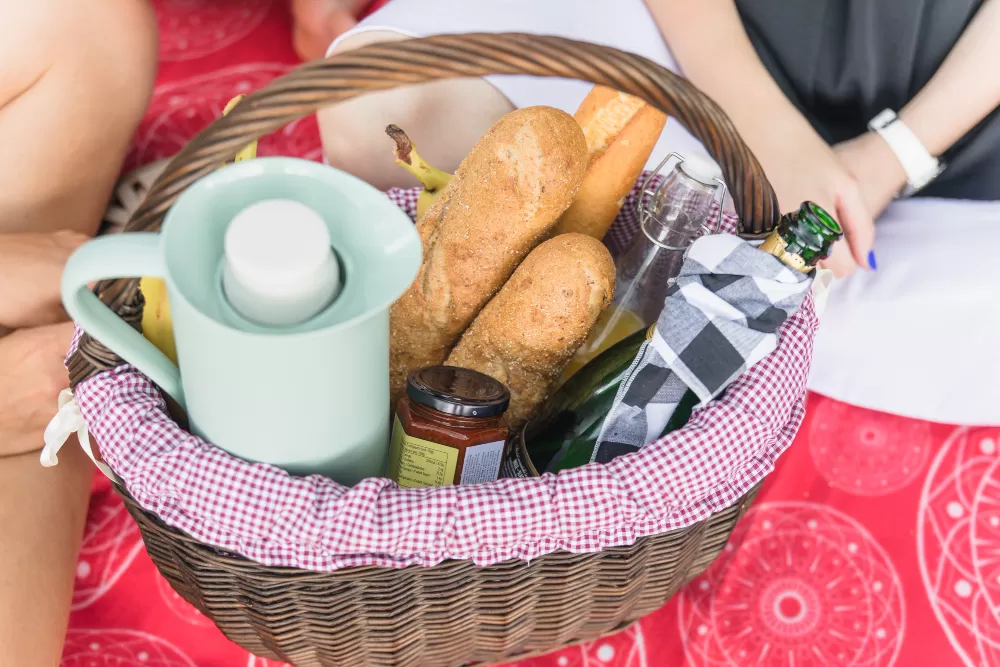 Cesta de Café da Manhã Goiânia e presentes especiais com Frutas Frescas e Itens Gourmet